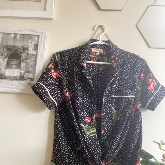 Button-up polka-dot shirt top with flower roses - Picture 2 of 5